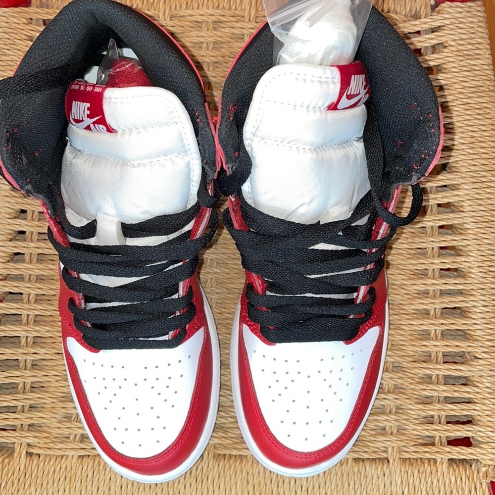 Air Jordan 1 High Gs (Chicago) size 6.5 Y